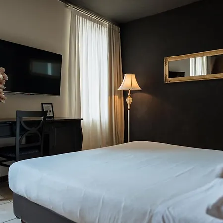 Lägenhet Osteria Luxury Peschiera del Garda